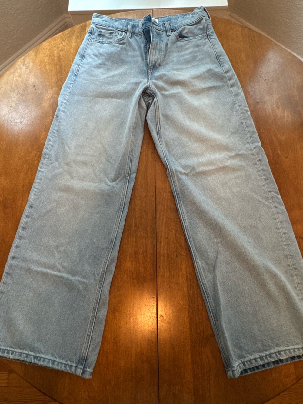 Women’s Light Blue Wide-Leg Jeans